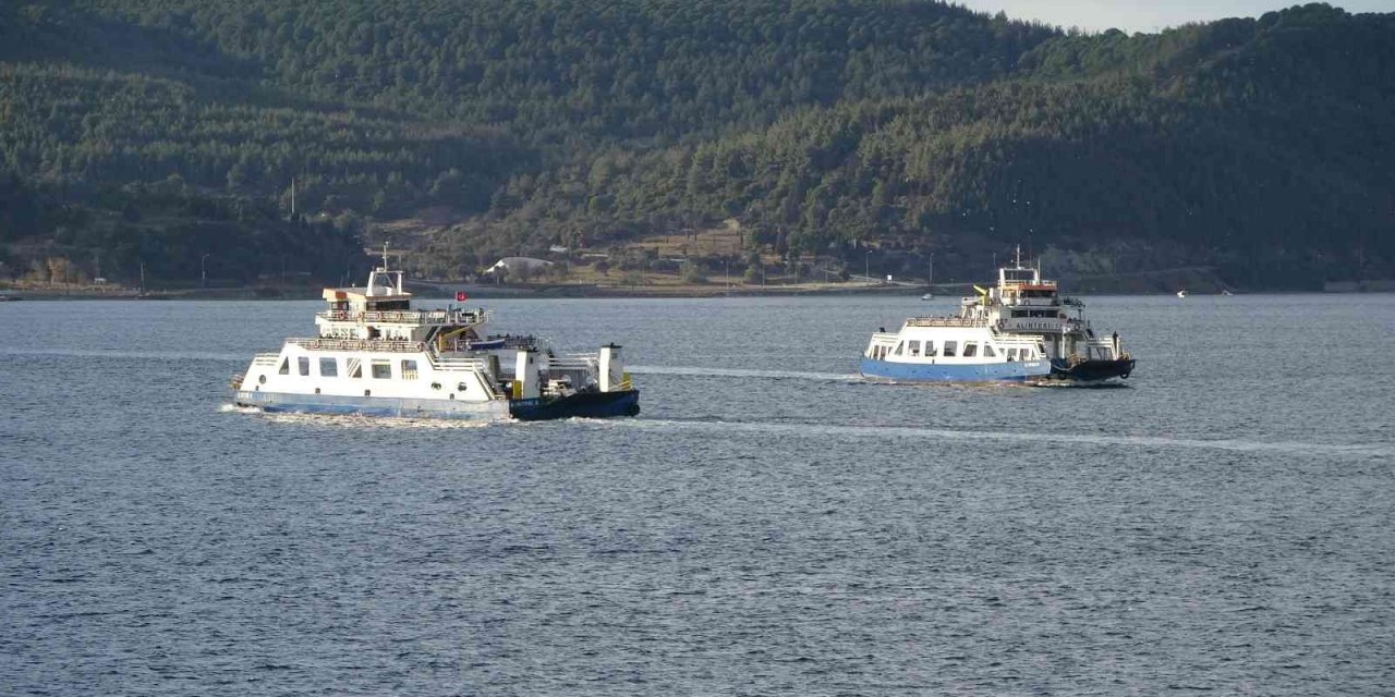 Bozcaada’ya yarınki tüm feribot seferlerine fırtına engeli