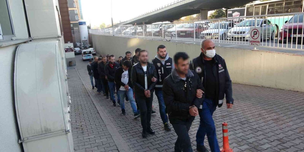 Kaçakçılık operasyonunda 8 kişi sağlık raporunda