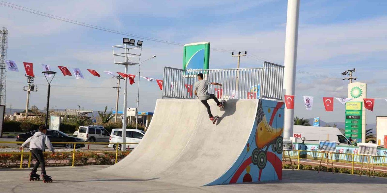 Gençlik ve Spor Bakanı Kasapoğlu Manisa’da incelemelerde bulundu