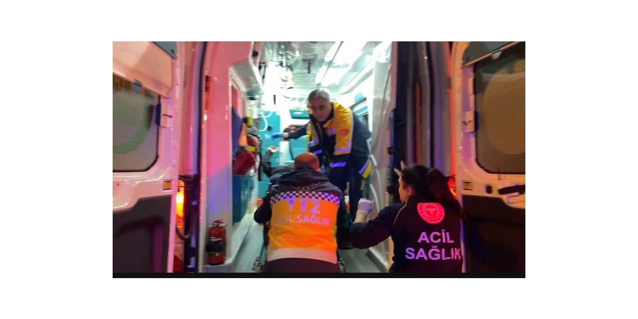 E-5’te zincirleme trafik kazası: 12 araç birbirine girdi, 1’i bebek 8 yaralı