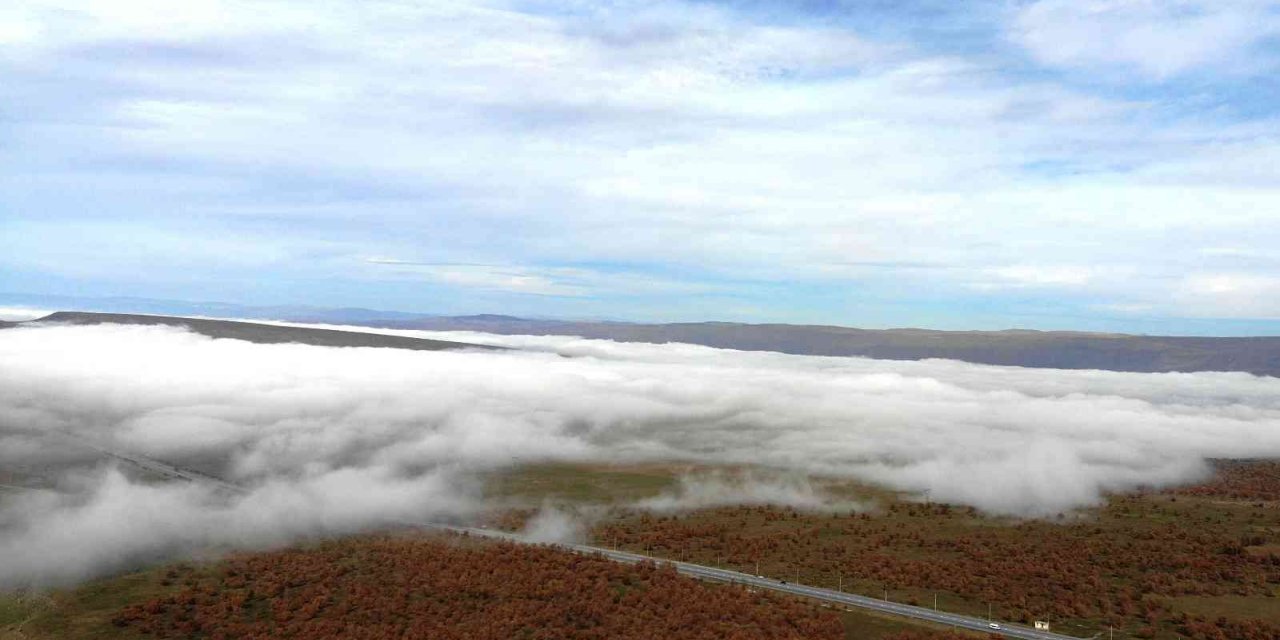 Güroymak’ta oluşan sis bulutu görsel şölen sunuyor