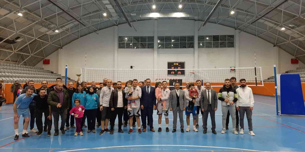 Bayburt’ta öğretmenler arası voleybol turnuvası düzenlendi