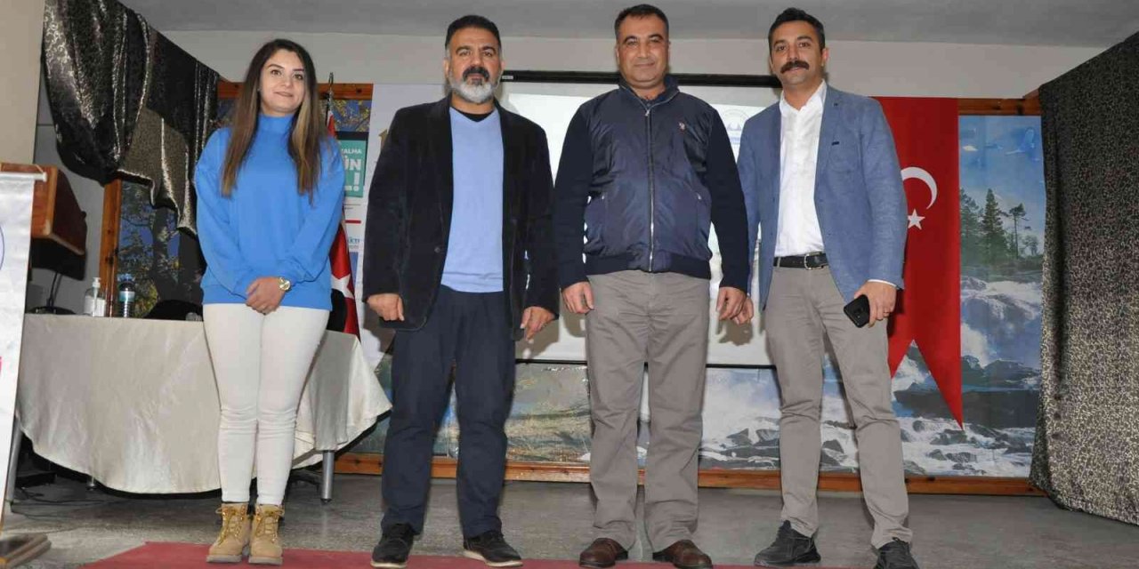 Çiftçilere ’şeker verimliliği nasıl artar’ konulu eğitim semineri verildi