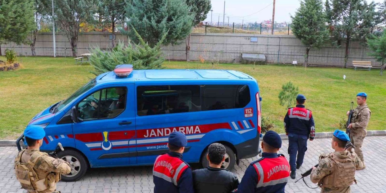 Silah tüccarına dev operasyon, cephaneliğe el konuldu