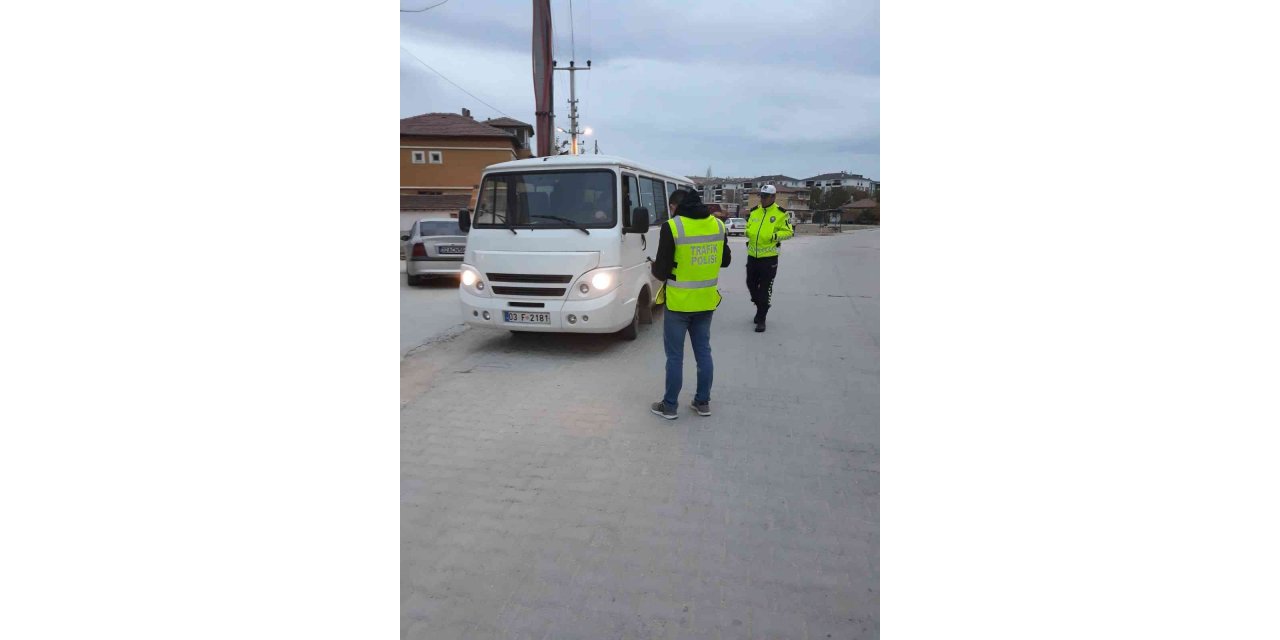 Dinar’da öğrenci servislerine yönelik polis denetimi