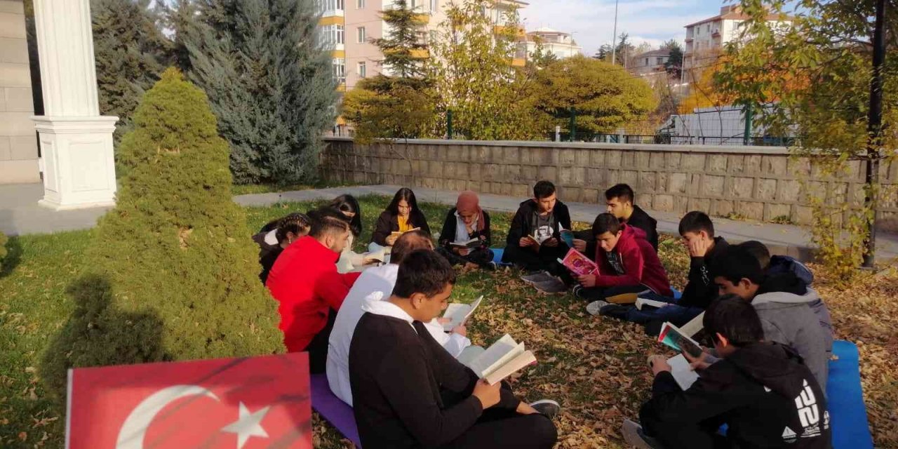 Başkan Büyükkılıç imkan sağlıyor, gençler okuyor