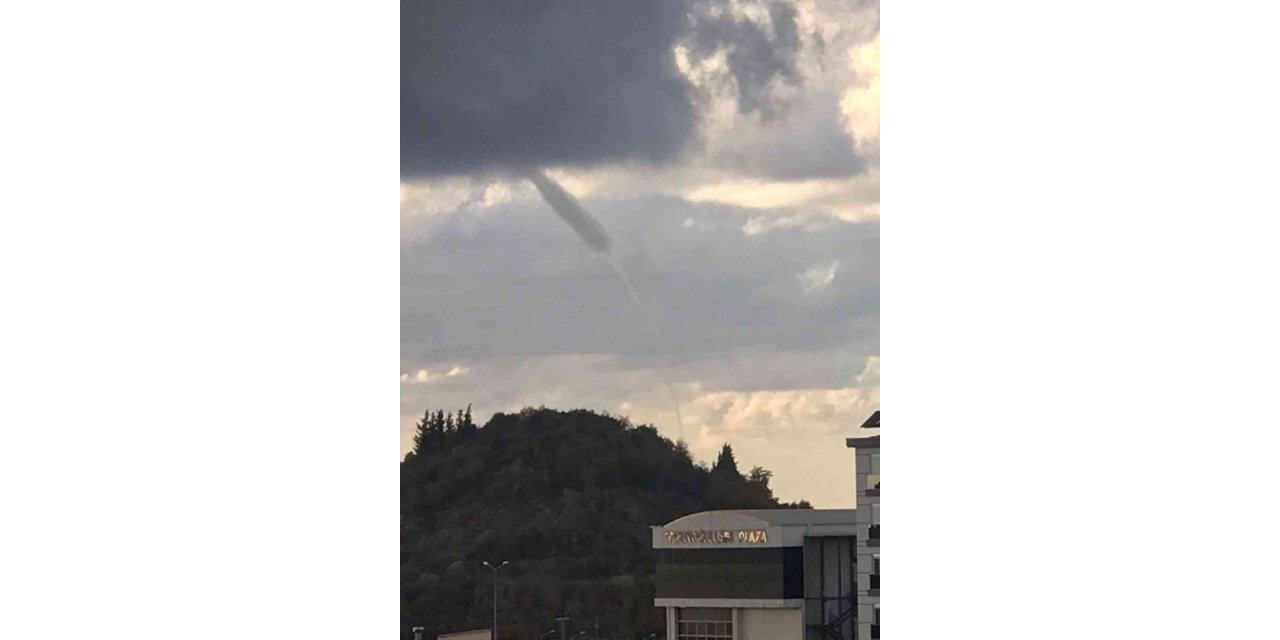 Antalya’da çıkan hortum karaya ulaşmadan kayboldu