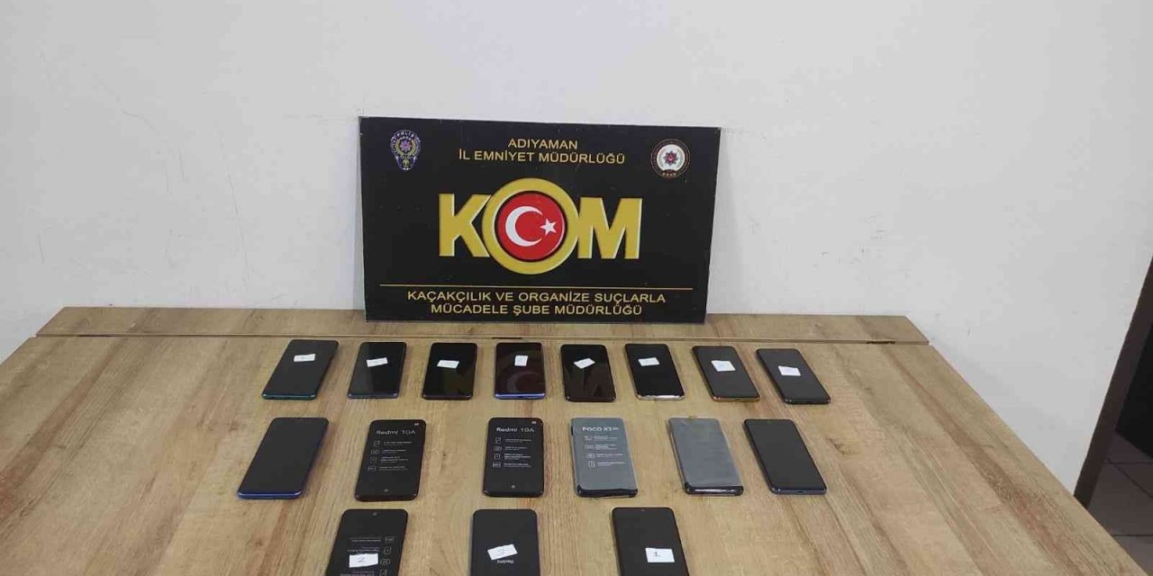Kaçak cep telefonları ele geçirildi