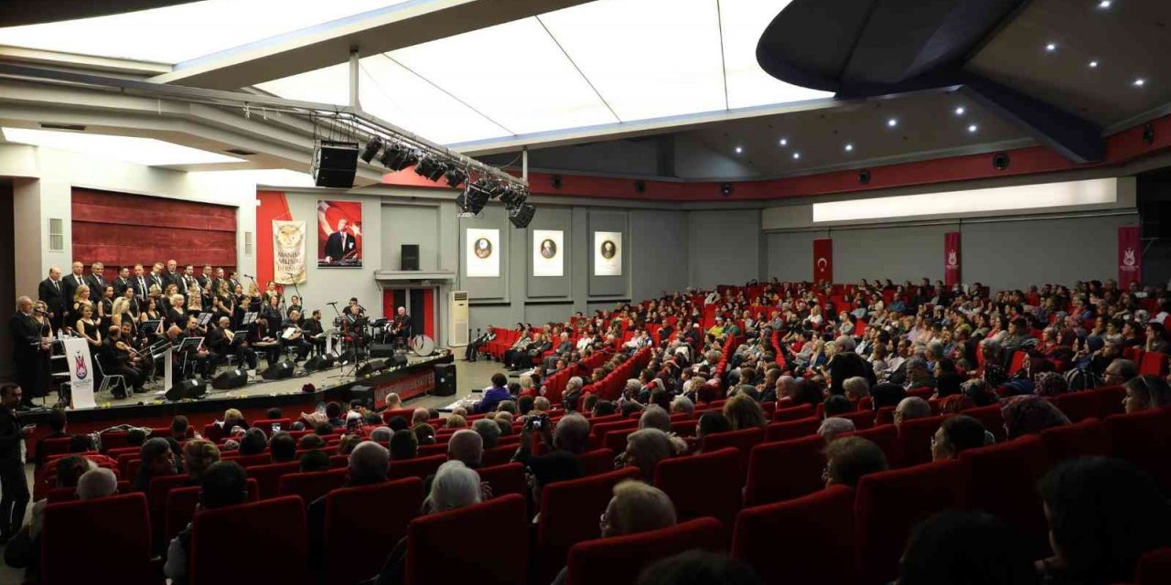 Şehzadeler Belediyesi Öğretmenler Günü’nü konserle kutladı