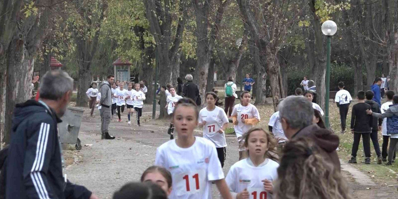 Öğrenciler birinci olmak için ter döktü