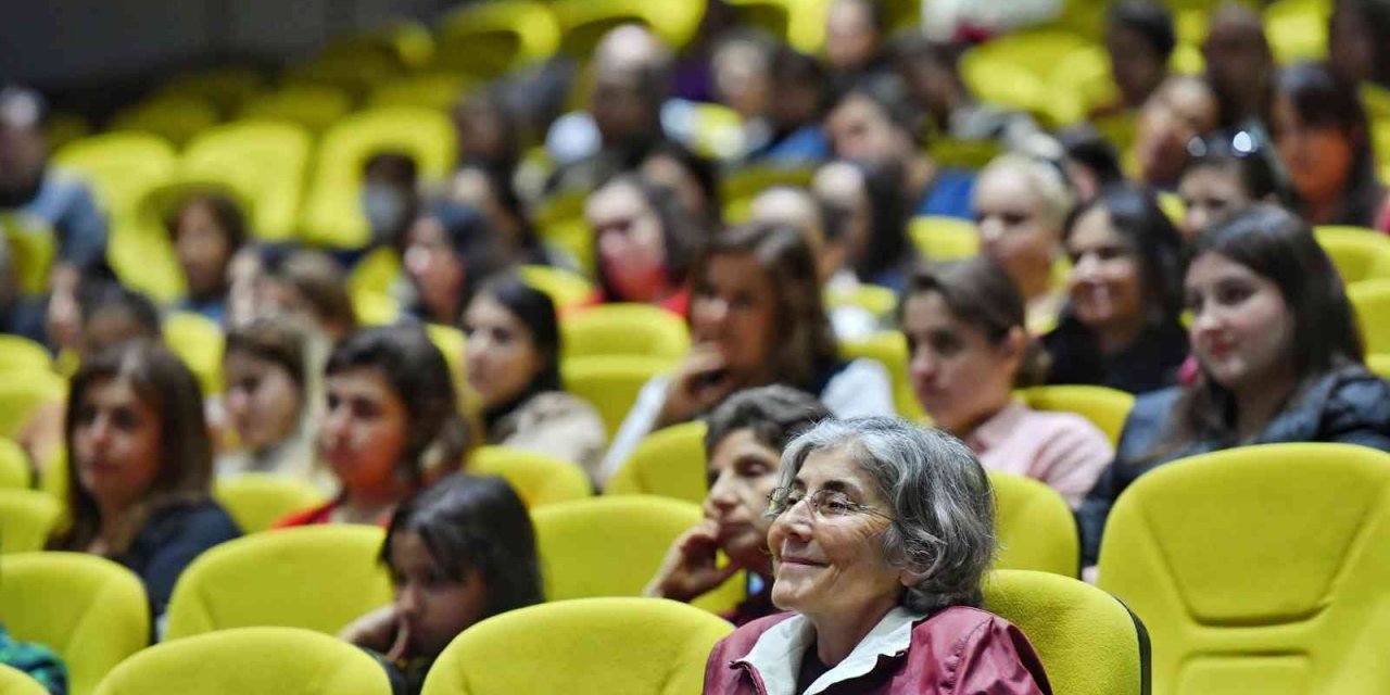 Konyaaltı’nda ’Teknoloji Bağımlılığı’ konuşuldu