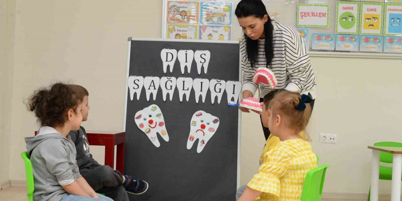 Minik öğrencilere ağız ve diş sağlığı eğitimi verildi