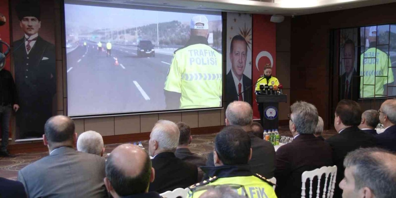 Bursa’da 20 ilin trafik birim amirinin katıldığı "Bölge Değerlendirme Toplantısı" yapıldı