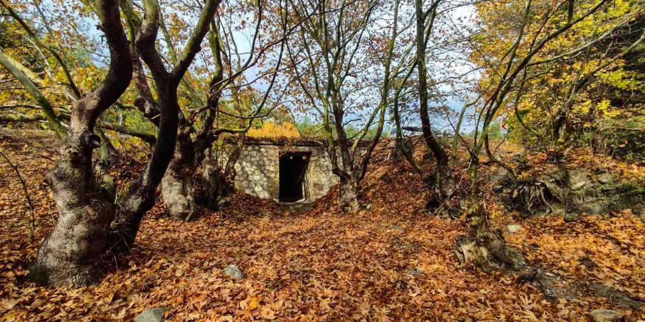 Gördes’te sonbahar manzaraları mest etti