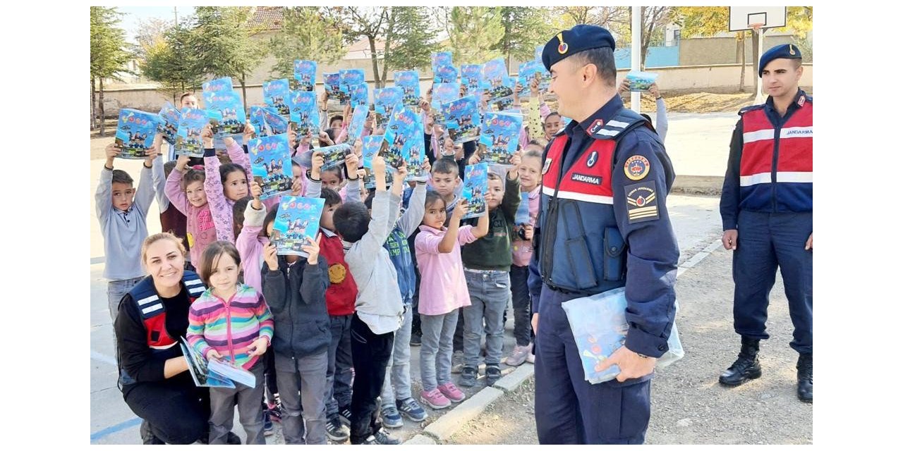 Jandarma ekiplerinden öğrenci ve öğretmenlere eğitim