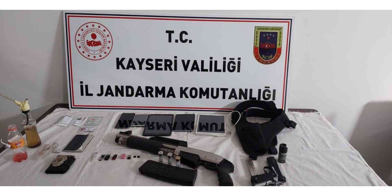 Türkiye’ye kaçak yollardan giren PKK’lı jandarmadan kaçamadı