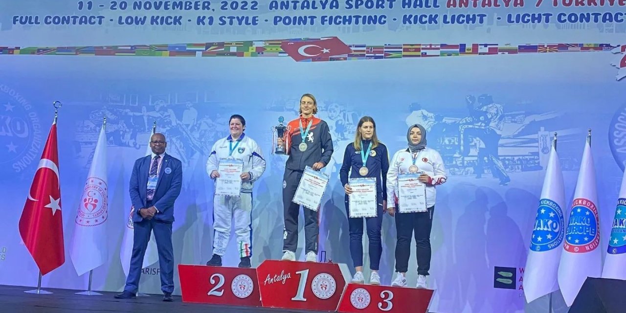 Kick Boks sporcusu Şeyma’dan Avrupa gururu