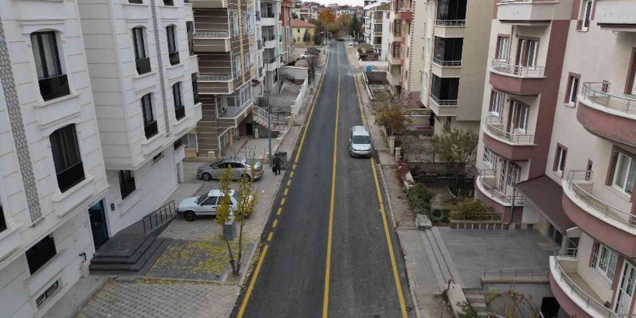 Nevşehir’de üstyapı çalışmaları tamamlanan yollarda çizgi çalışması yapıldı