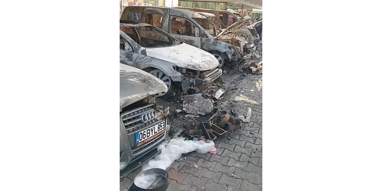 Oto galeride çıkan yangında 6 araç kullanılamaz hale geldi
