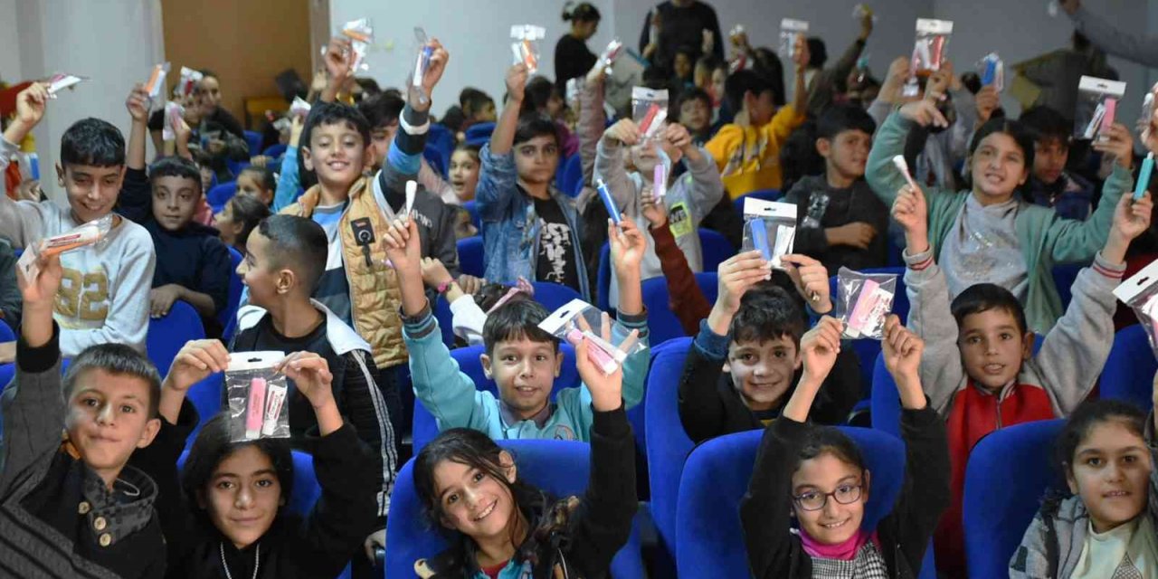 Tarsus’ta çocuklara diş sağlığı eğitim verildi