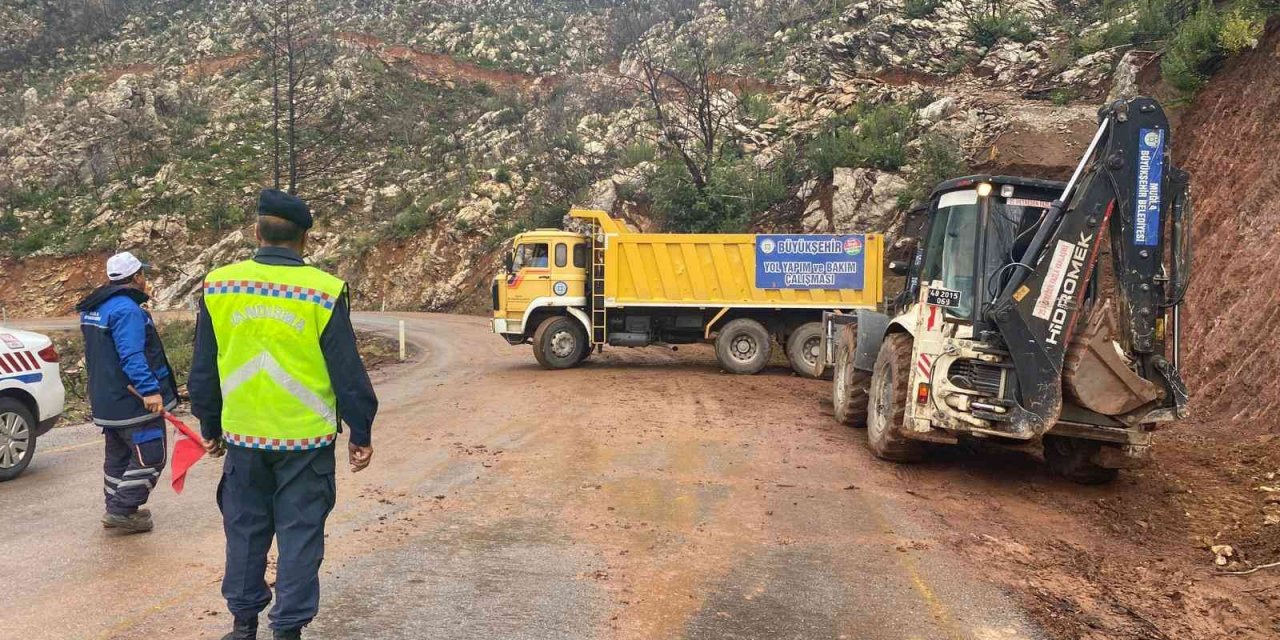 Marmaris’te sağanak yağışlar başladı
