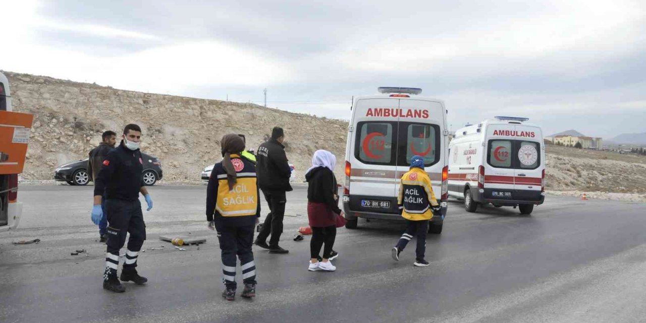 Karaman’da işçi servisi ile yolcu minibüsü çarpıştı: 5 yaralı