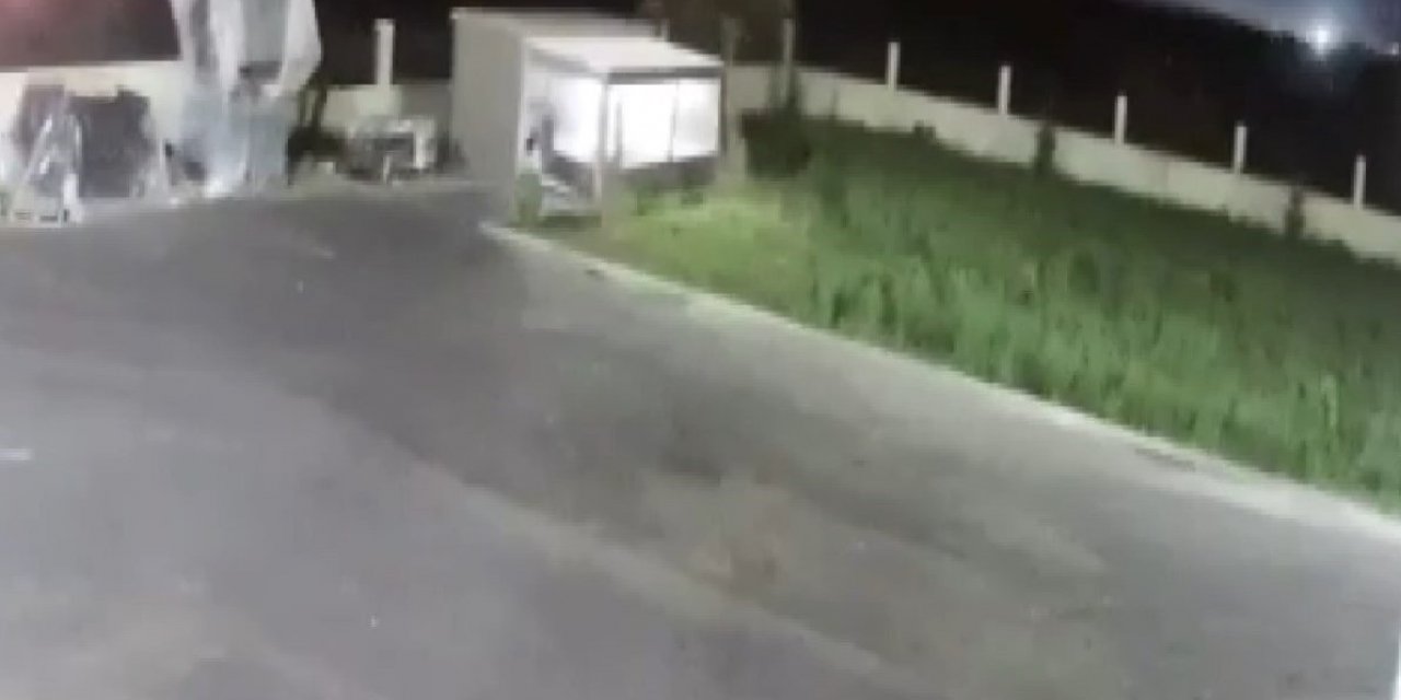 Deprem sırasında ışık patlaması görüldü: Sarsıntının ürküten etkisi kamerada