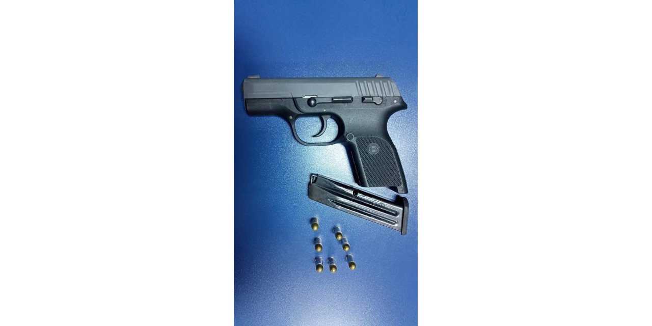 Konrolü yapılan araçta ruhsatsız tabanca bulundu