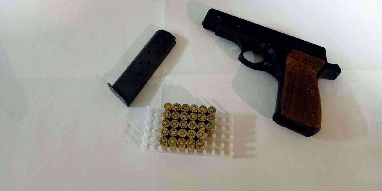 Şüpheli araçtan ruhsatsız tabanca ele geçirildi