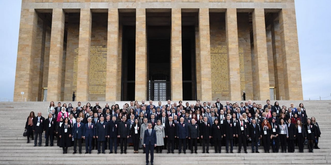 Milli Eğitim Bakanı Özer, öğretmenlerle Anıtkabir’i ziyaret etti