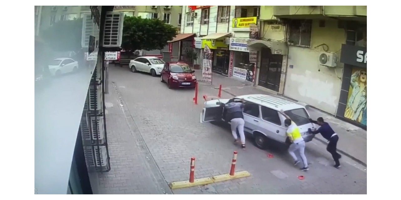 Park halindeki otomobili iterek çaldılar