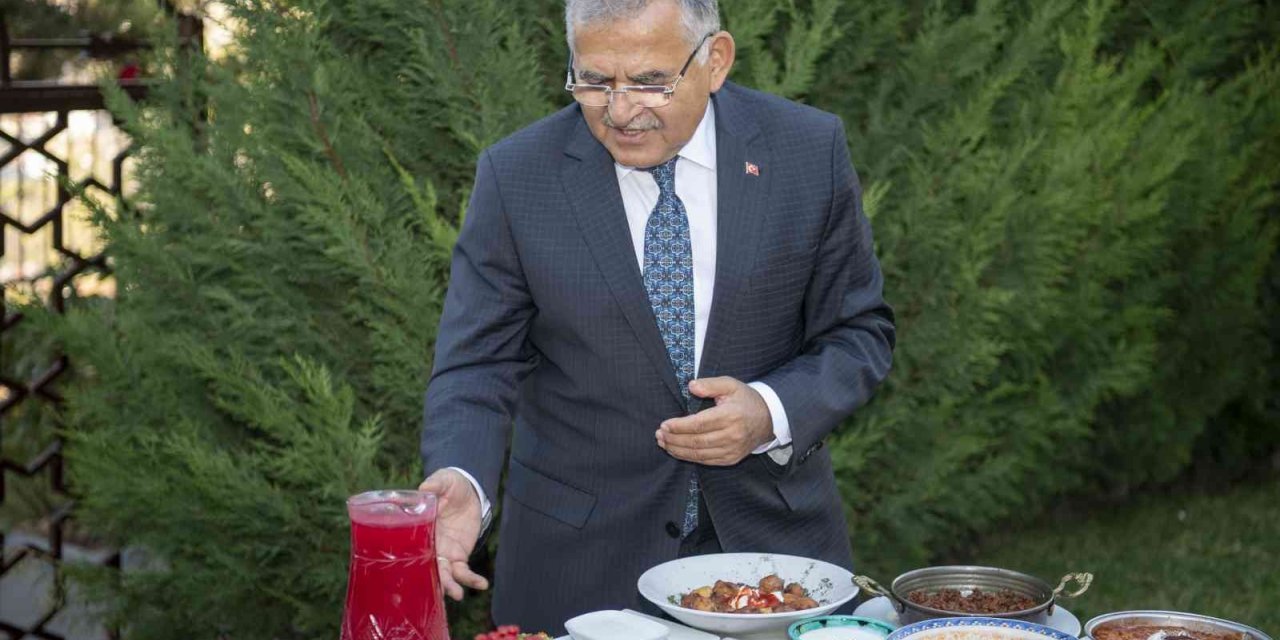 Doktor Başkan’dan sağlık için gilaburu tavsiyesi