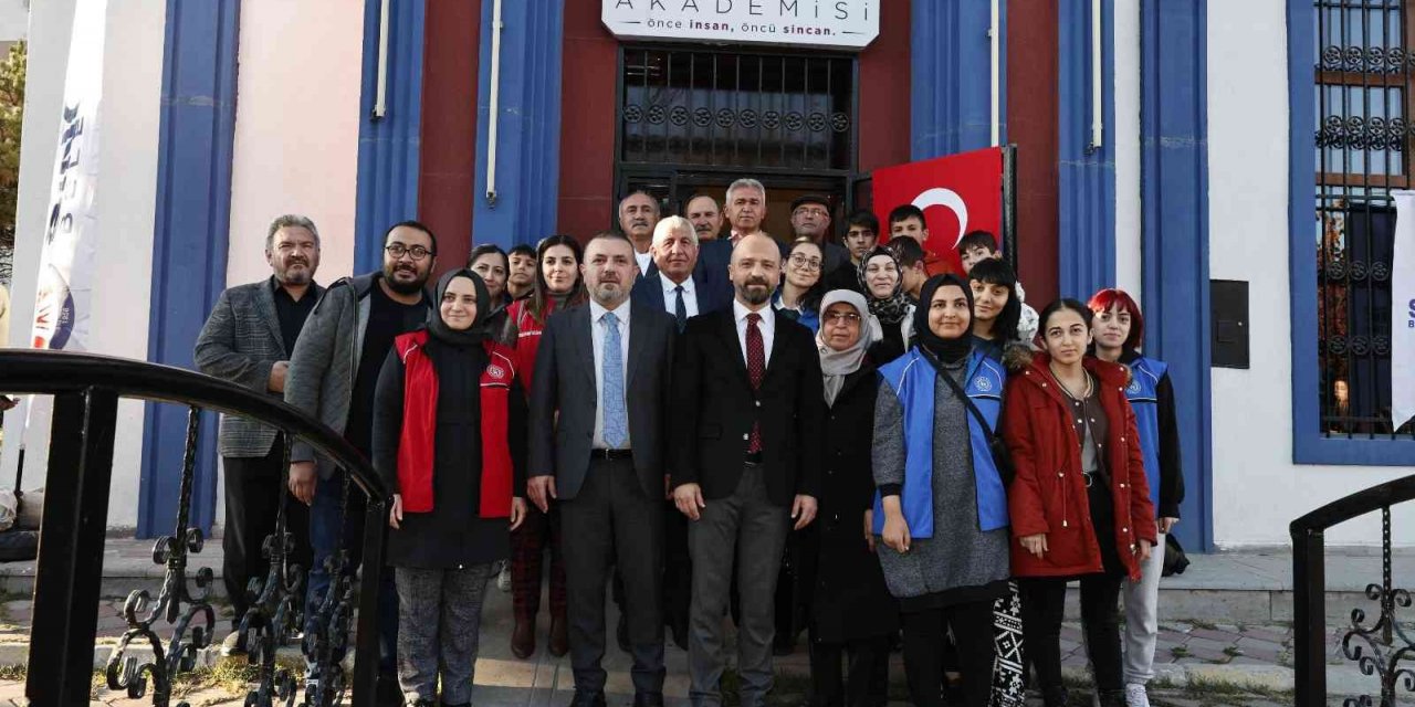 Sincan Belediye Başkanı Ercan, ‘Dijital Dönüşüm Akademisi’nin açılışını yaptı