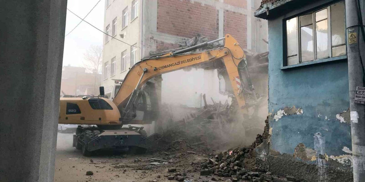 Bursa’da 86 metruk bina yıkıldı