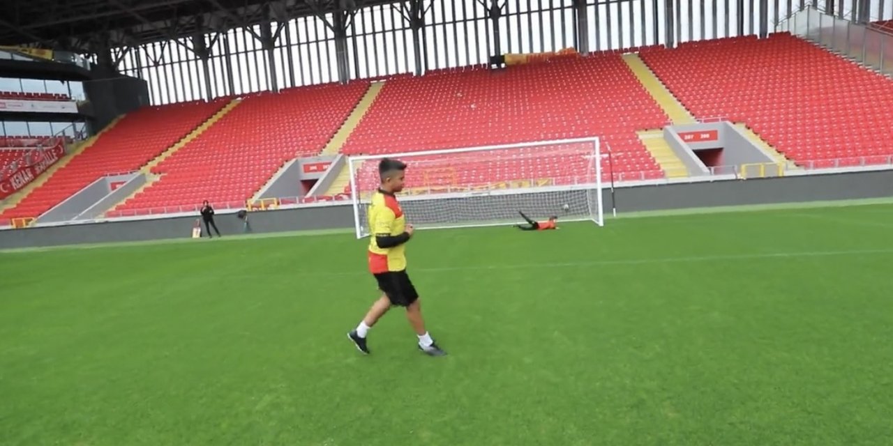 Gürsel Aksel Stadyumu’nun kapıları ziyaretçilere açıldı