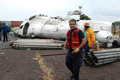 Düşen uçaktan 36 kişi kurtuldu