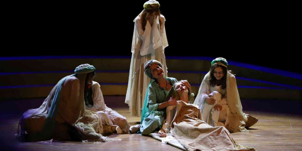 NEVÜ’de ’Leylâ ile Mecnun’ adlı tiyatro oyunu sahnelendi