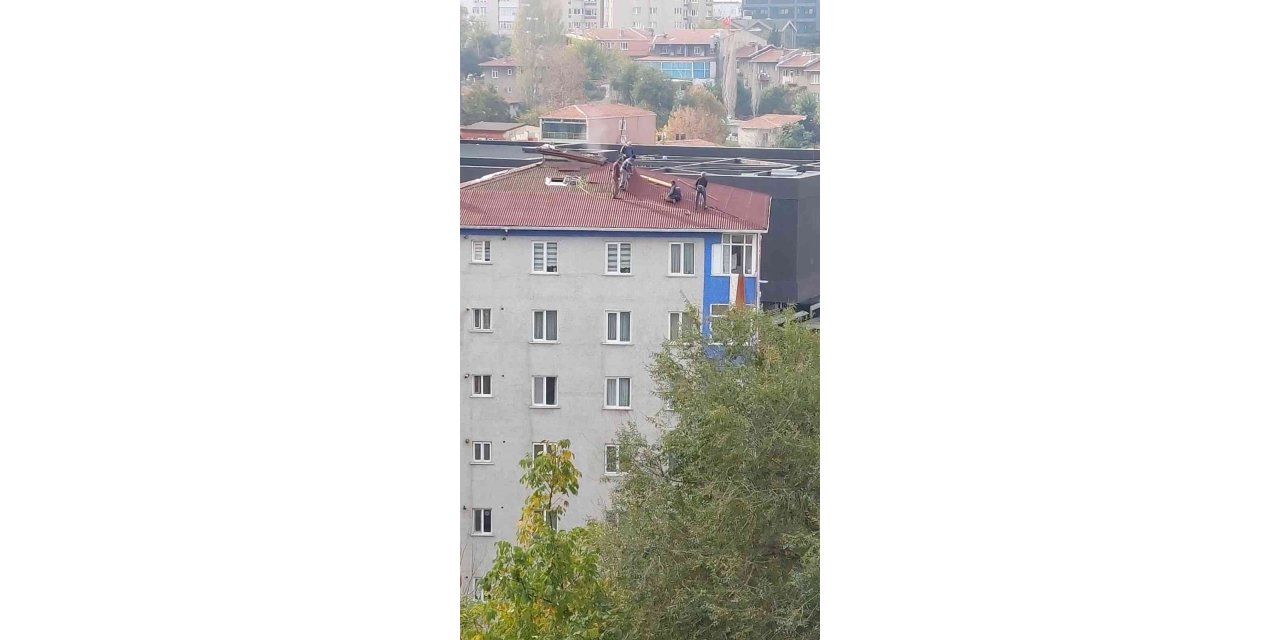 Mecidiyeköy’de çatıda yürekleri ağza getiren çalışma kamerada