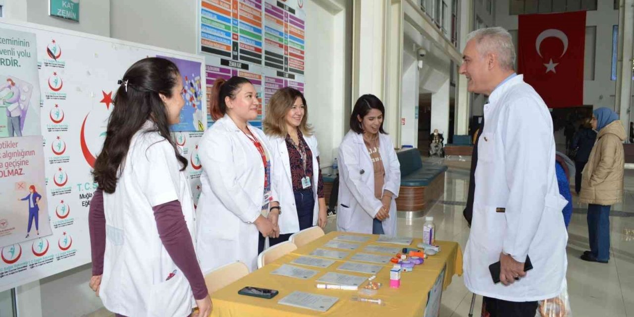 Muğla Eğitim ve Araştırma Hastanesi’nde kurulan stantta antibiyotik kullanımına dikkat çekildi