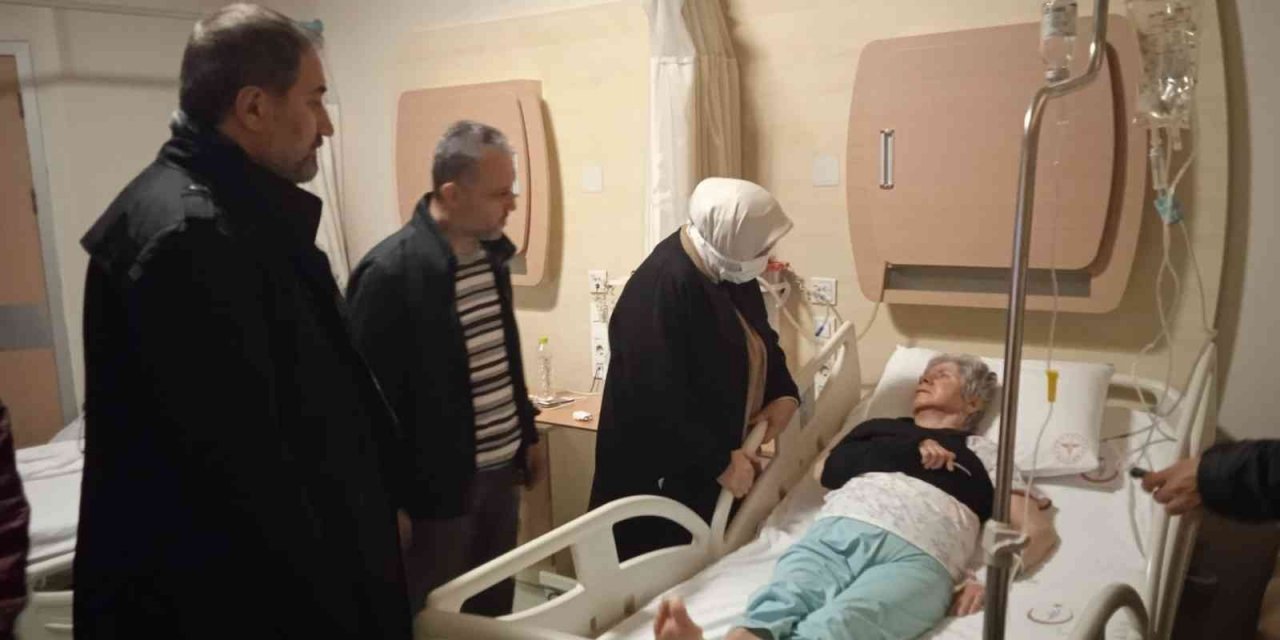 Yaralı depremzedelerin tedavisi sürüyor