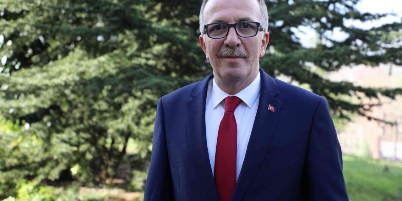 Rektör Uzun, "Öğretmenler unutulmaz çabaları ile geleceğe iz bırakmaya devam etmektedir"