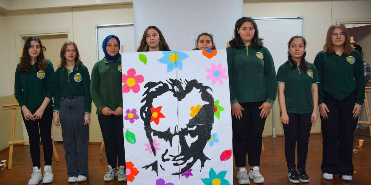 Canlı sahne performansı ile Atatürk silueti çizdiler