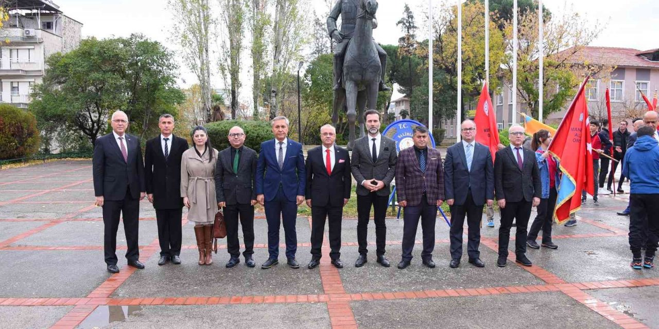 Salihli’de 24 Kasım Öğretmenler Günü kutlandı