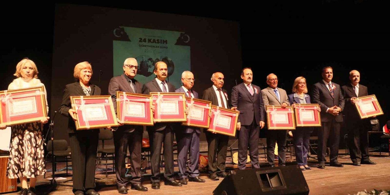 Mersin’de 24 Kasım Öğretmenler Günü törenle kutlandı