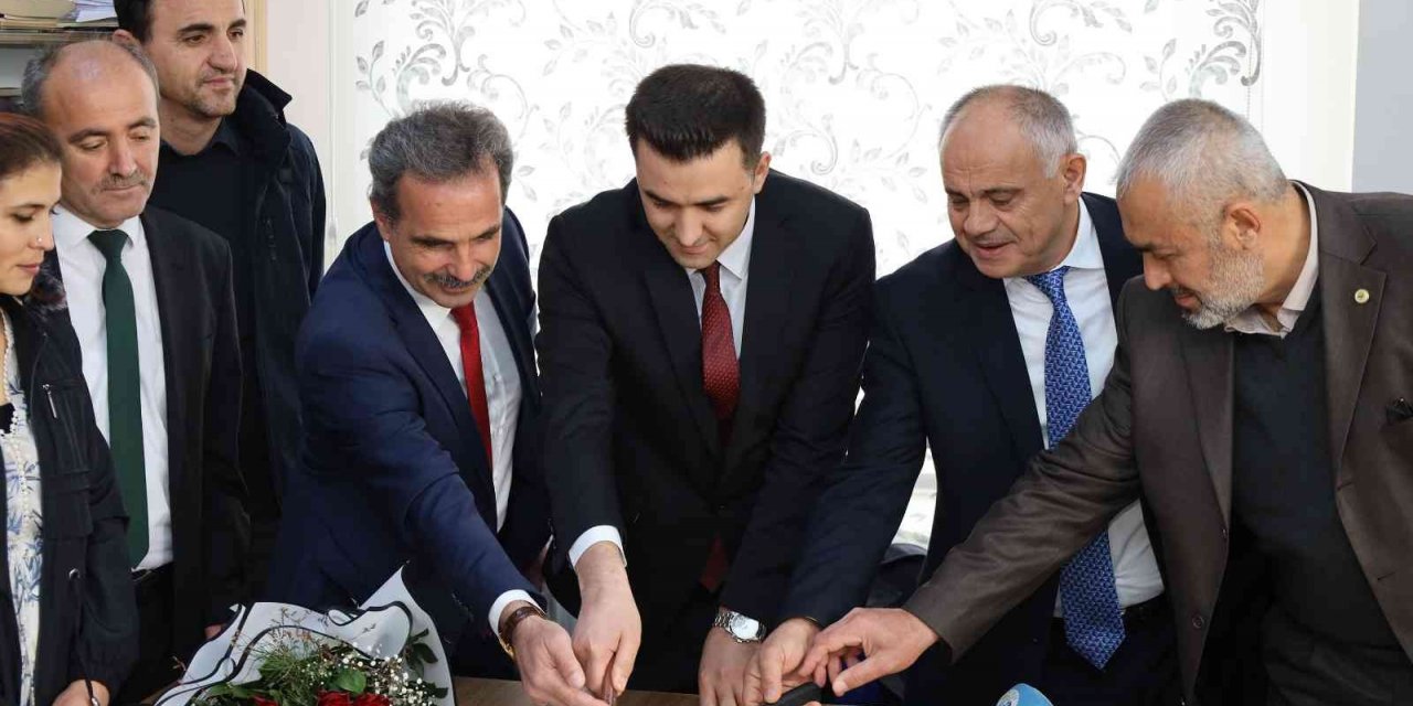 Başkan Öztürk’ten öğretmenlere pastalı kutlama