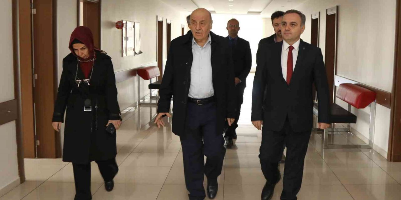 ERÜ Rektörü Altun, Hasta Yakınları Misafirhanelerini Ziyaret Etti