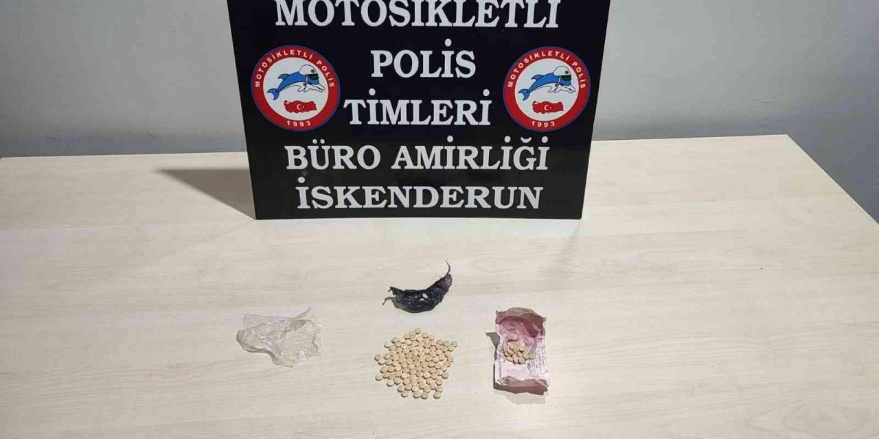 Polisin durdurduğu şahsın üzerinden uyuşturucu hap çıktı