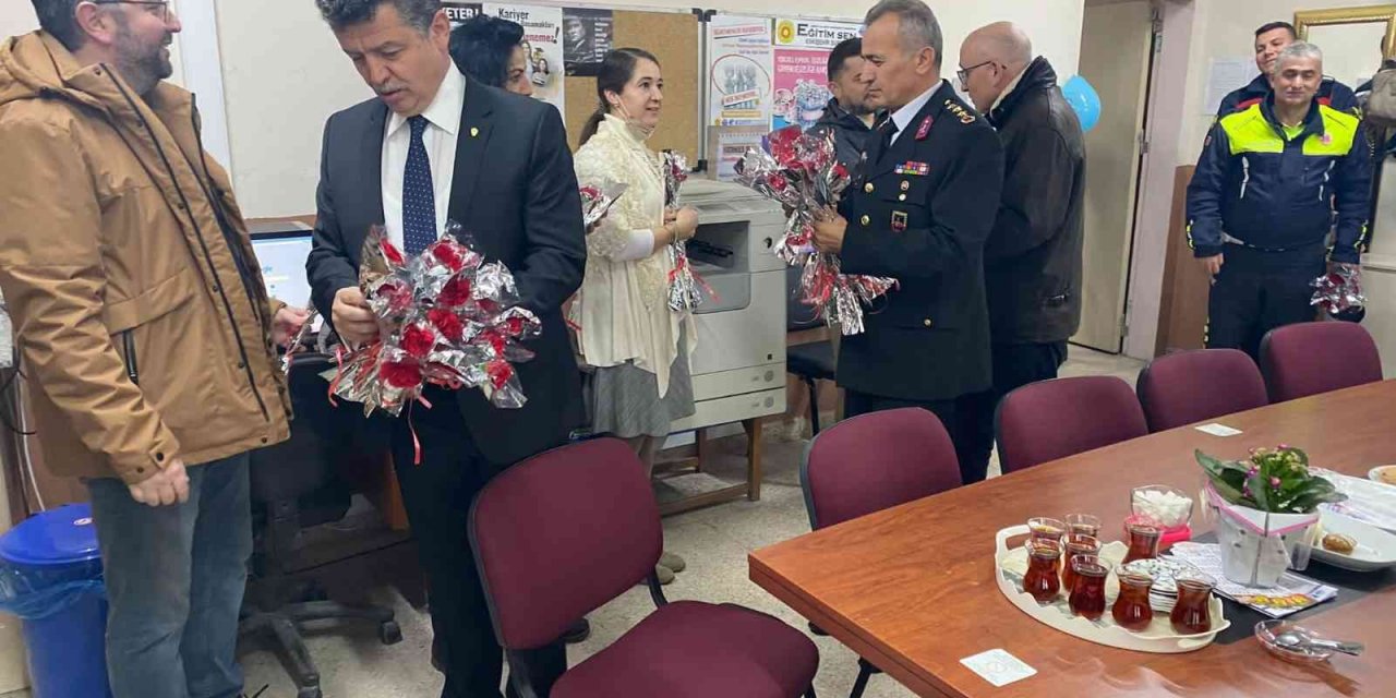 İl jandarma komutanı ve emniyet müdürü 24 Kasım’da okulları gezdi