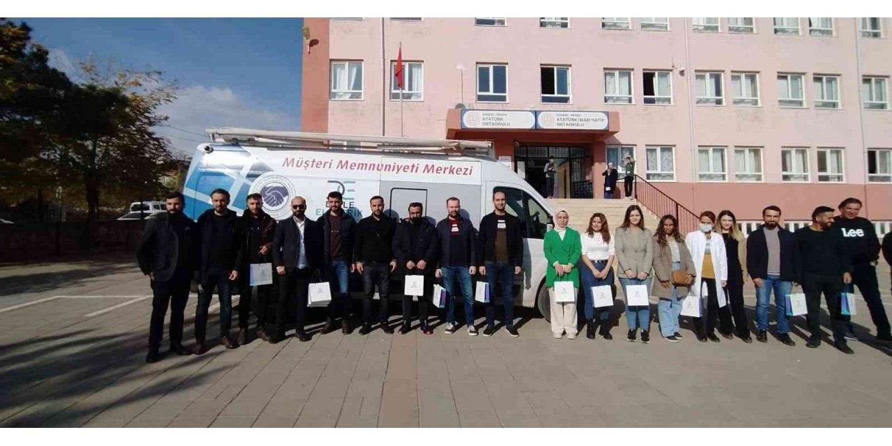 Dicle Elektrik personeli 6 ilde 43 okulda bin öğretmenle görüştü