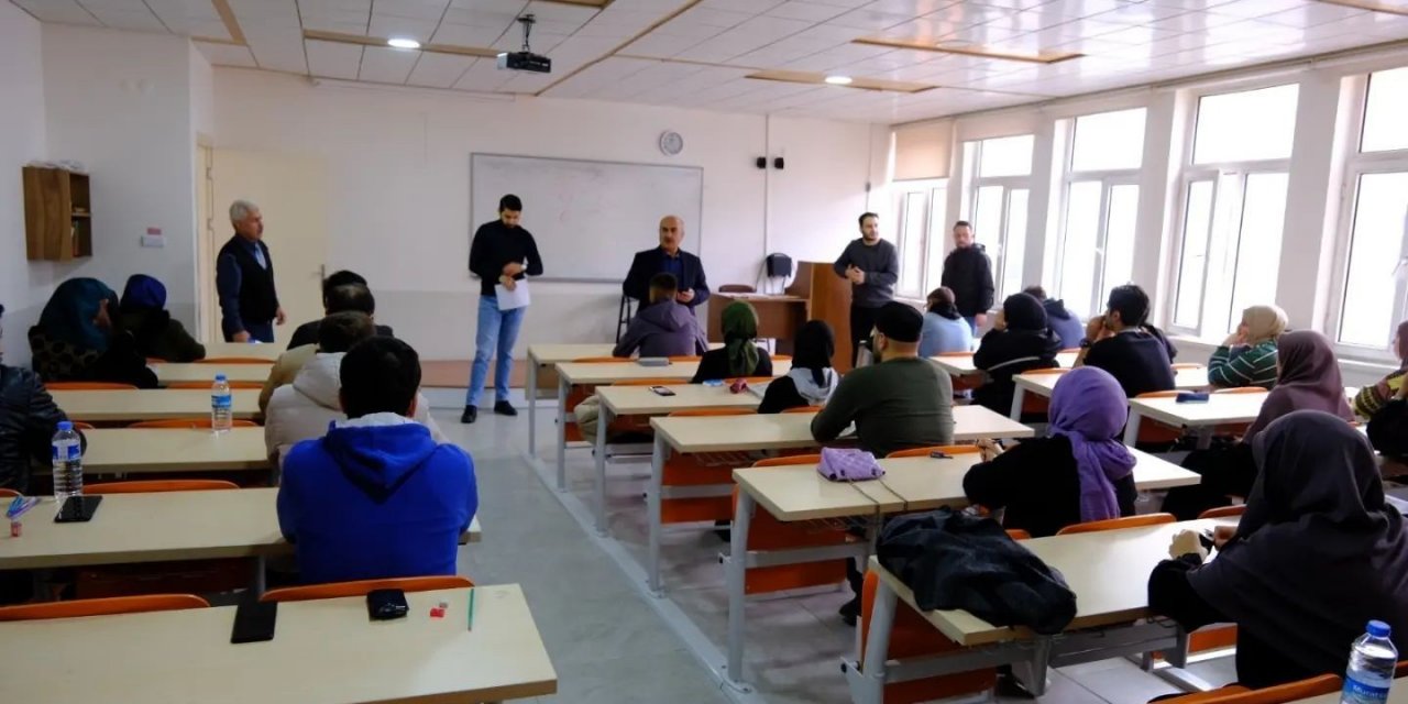 Üniversite öğrencilerinden TSK’ye dua